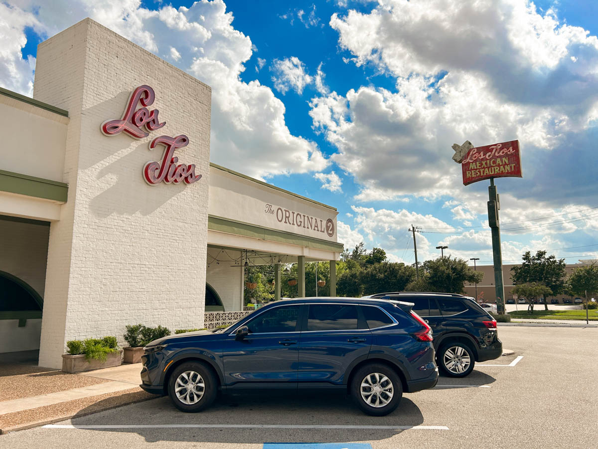 Los Tios Mexican Restaurant front view
